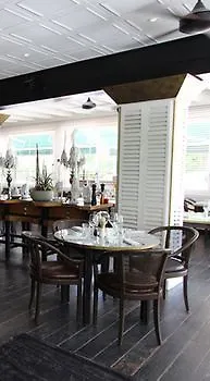 La Des Fleurs Hotel